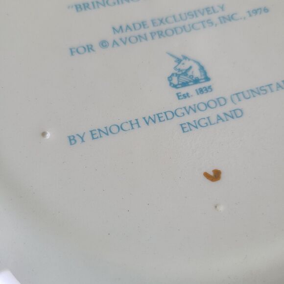 Vintage Avon Wedgwood 1976 Christmas Collectible Plate "Bringing Home The Tree" - Picture 10 of 10